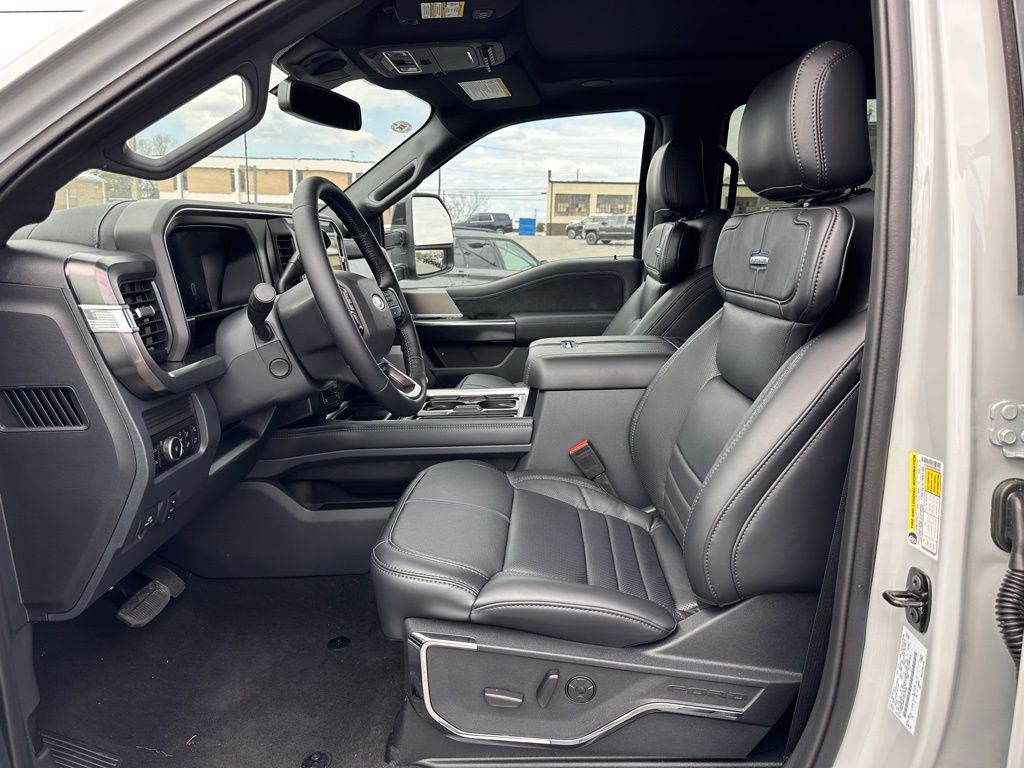 2026 Ford F-250 Super Duty Platinum - Photo 14