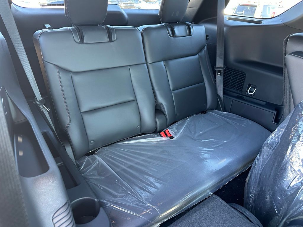 2026 Ford Explorer ST - Photo 18