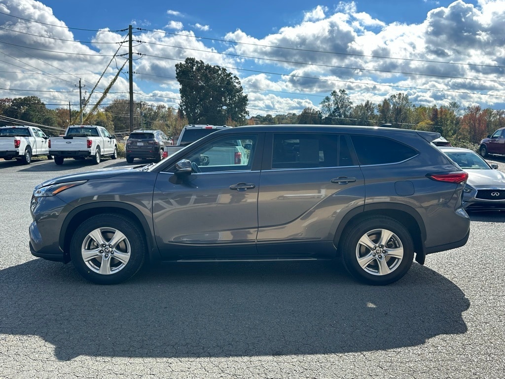 Used 2023 Toyota Highlander L SUV