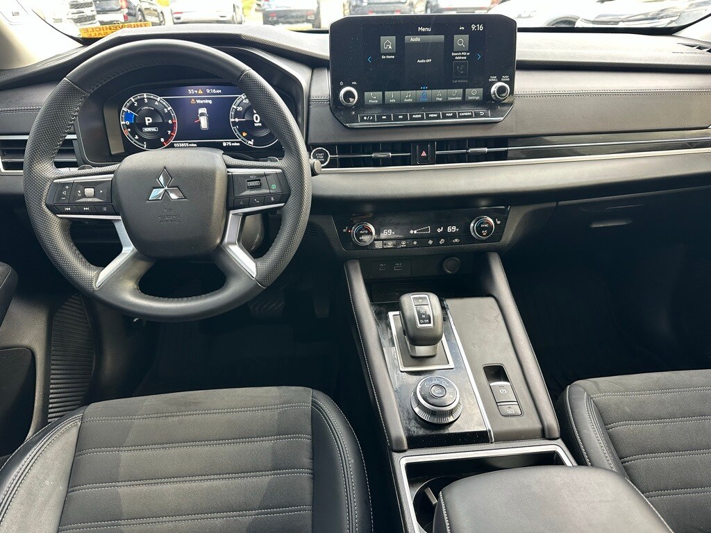 2023 Mitsubishi Outlander SE photo 4