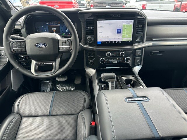 2025 Ford F-150 Platinum photo 4