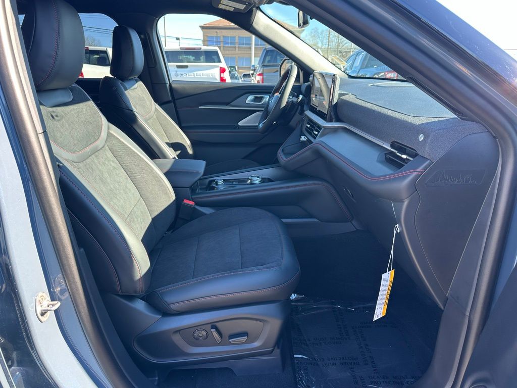 2026 Ford Explorer ST - Photo 13