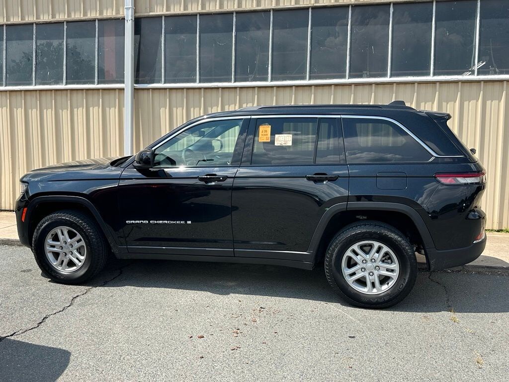 Used 2024 Jeep Grand Cherokee Laredo SUV