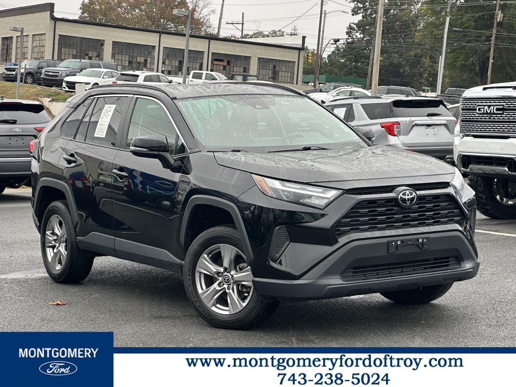 2023 Toyota RAV4 XLE's photo