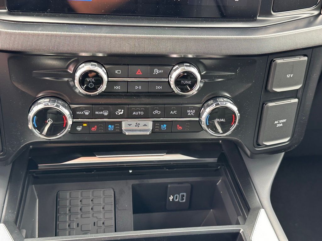 2026 Ford F-250 Super Duty Platinum - Photo 31