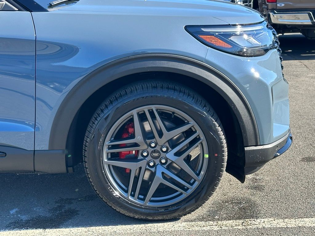 2026 Ford Explorer ST - Photo 37