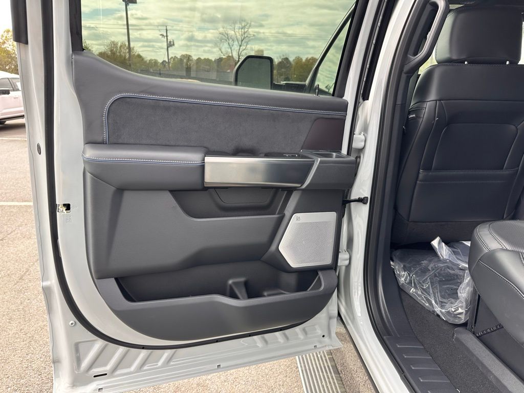 2026 Ford F-250 Super Duty Platinum - Photo 24
