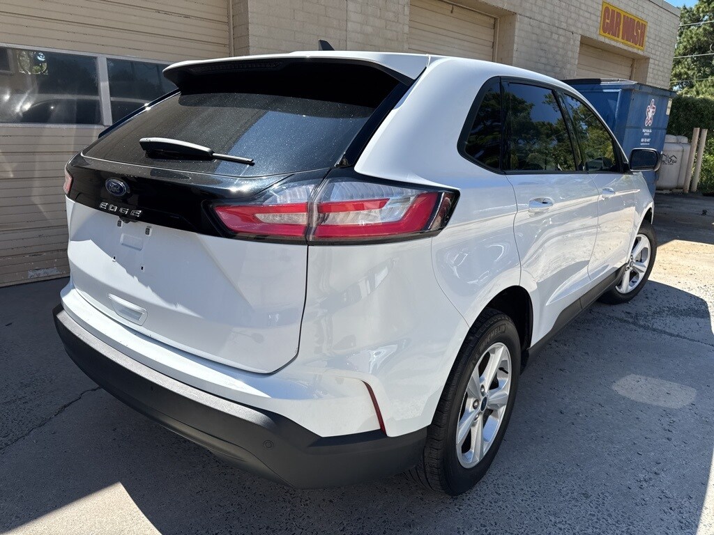 2021 Ford Edge SE photo 3