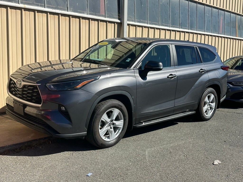 2023 Toyota Highlander L photo 2