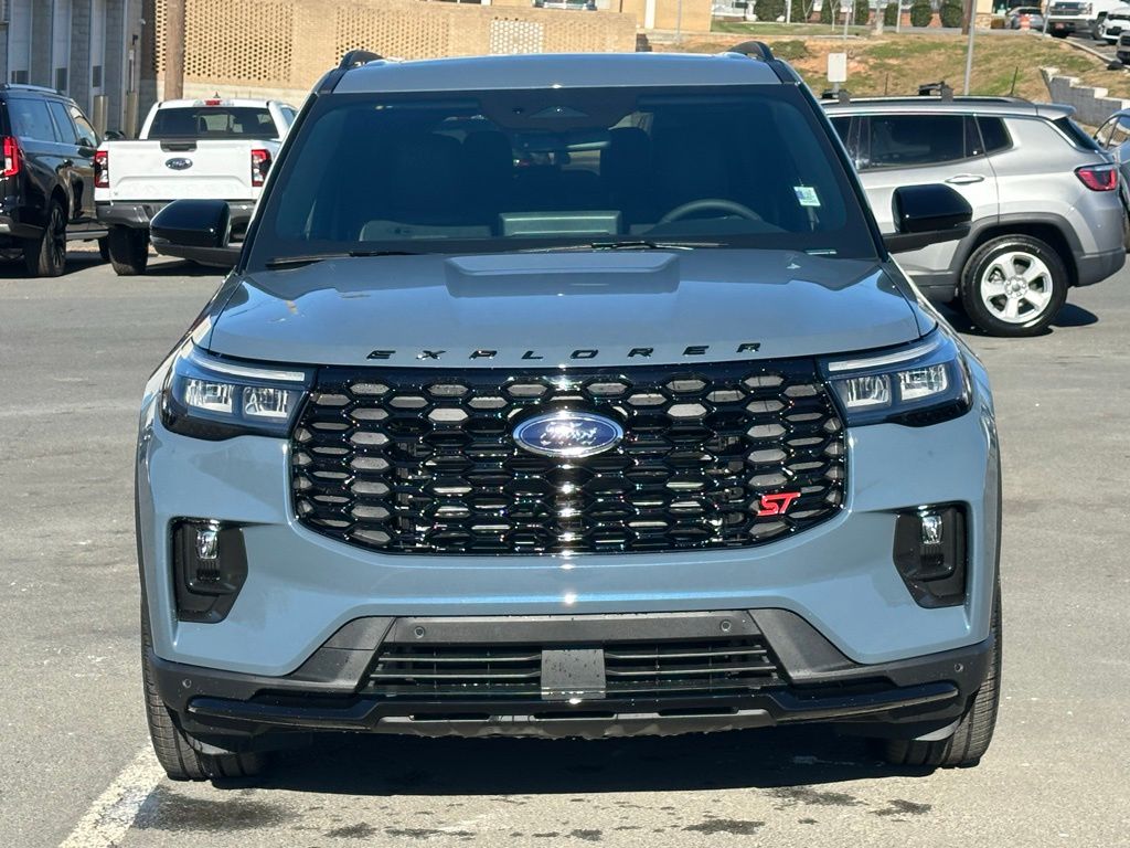 2026 Ford Explorer ST - Photo 10