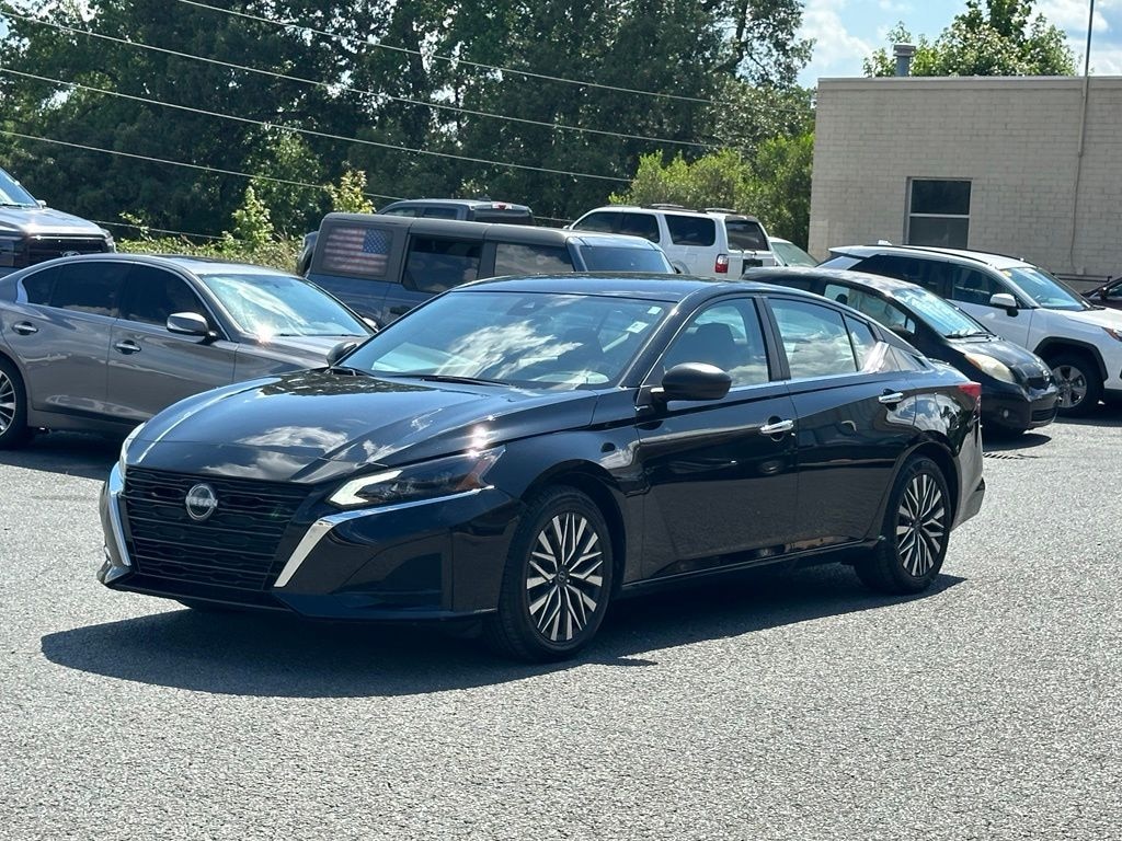 Used 2025 Nissan Altima SV Sedan