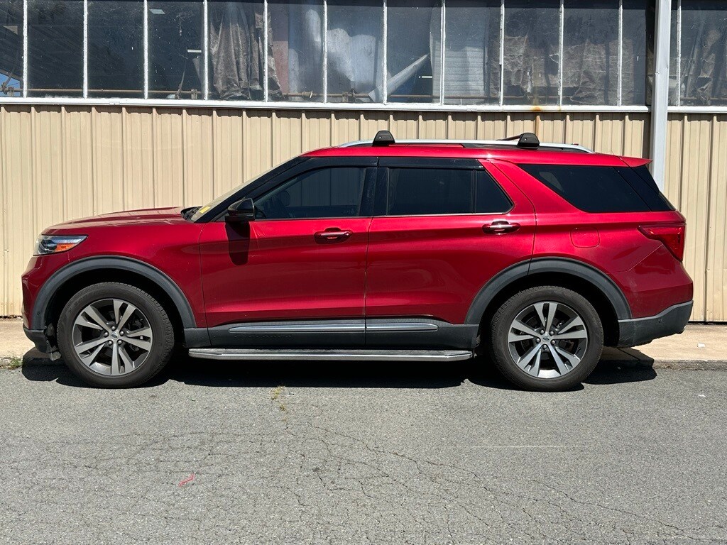 2020 Ford Explorer Platinum photo 2