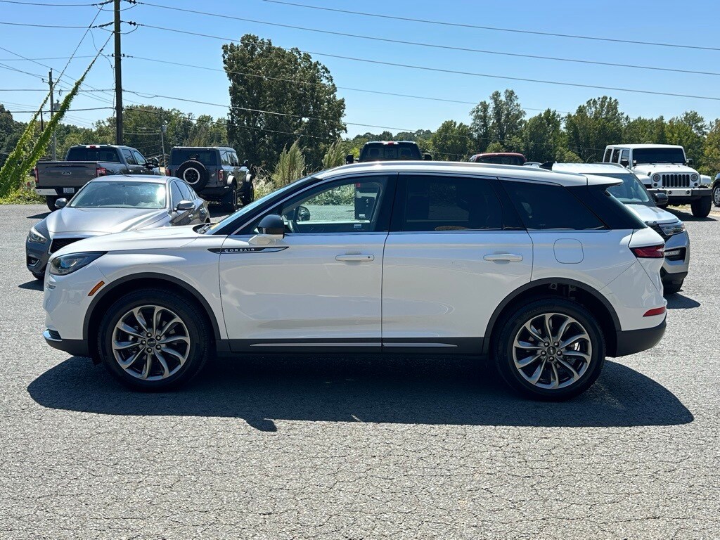 2021 Lincoln Corsair Standard photo 3