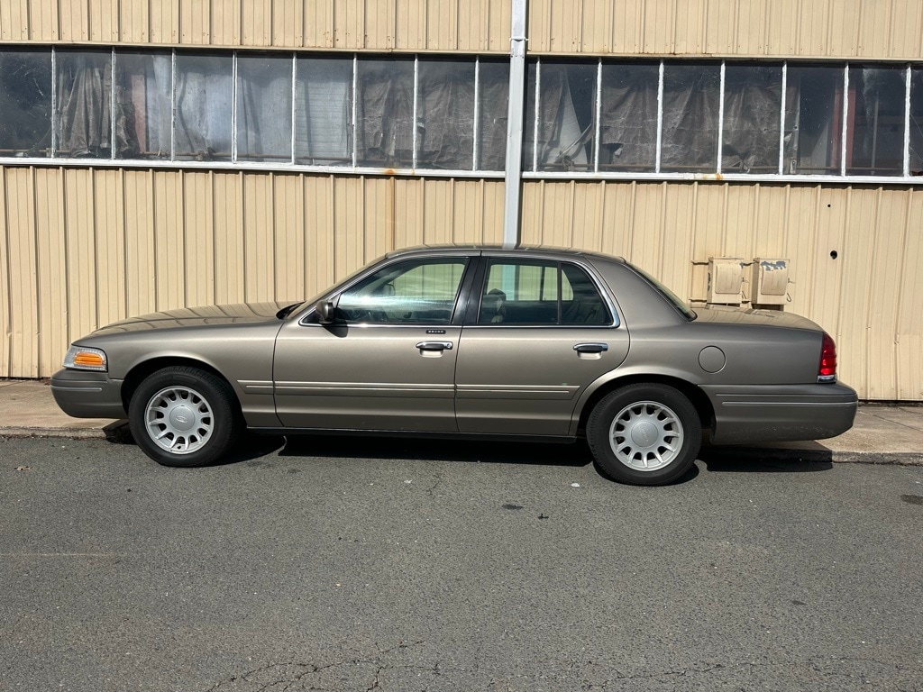 Used 2001 Ford Crown Victoria LX Sedan