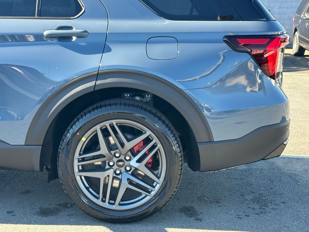 2026 Ford Explorer ST - Photo 33