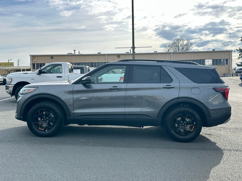 2026 Ford Explorer photo 3