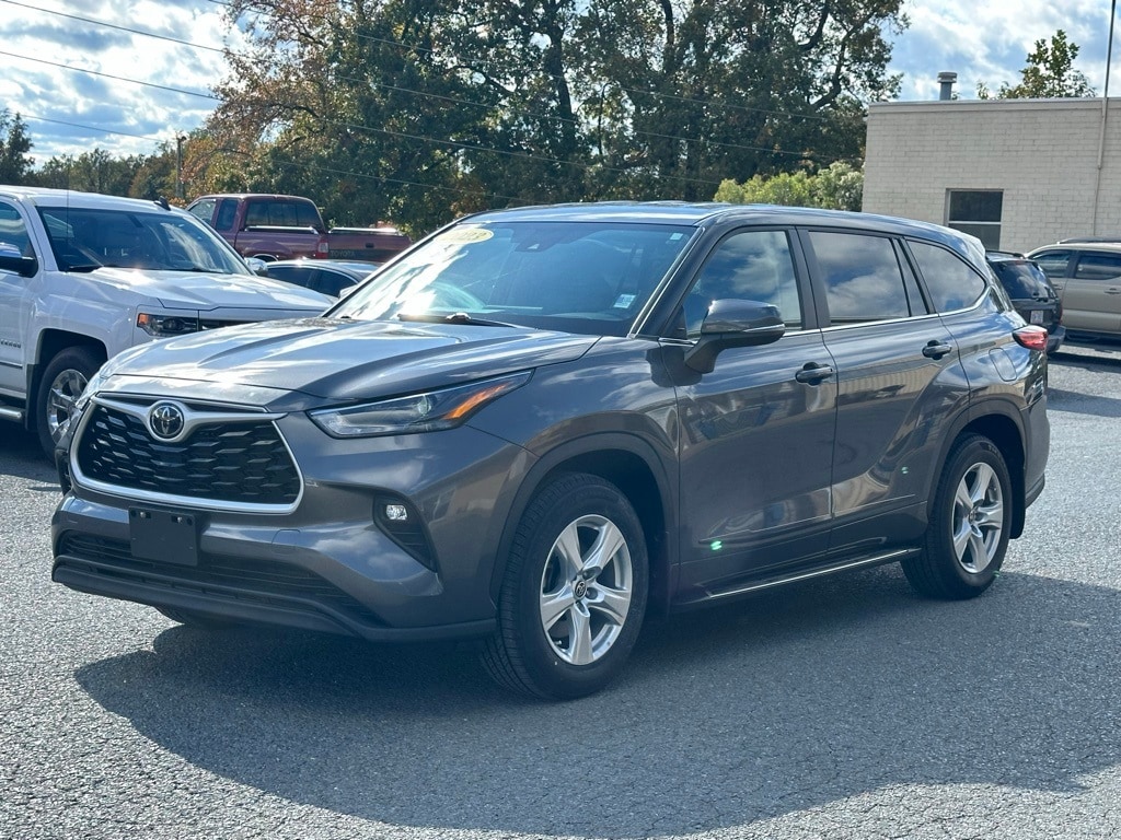 Used 2023 Toyota Highlander L SUV