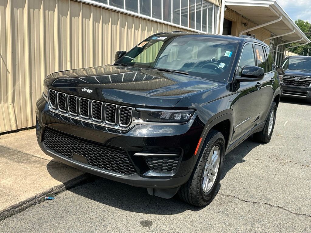 Used 2024 Jeep Grand Cherokee Laredo SUV