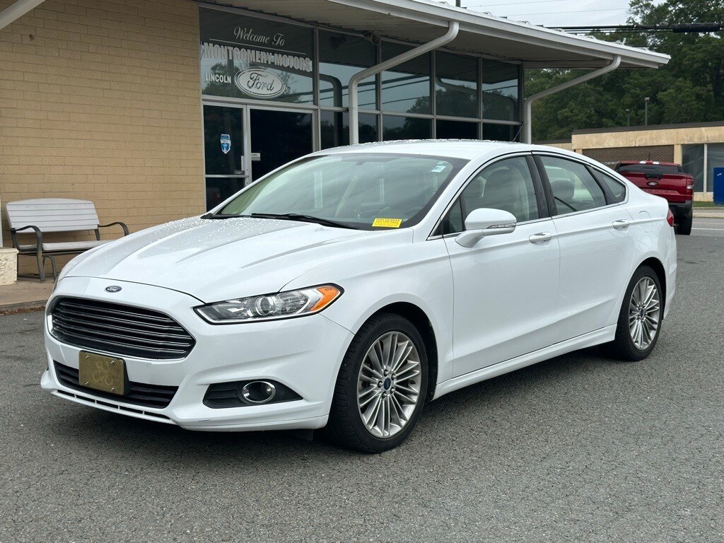 2014 Ford Fusion SE photo 2