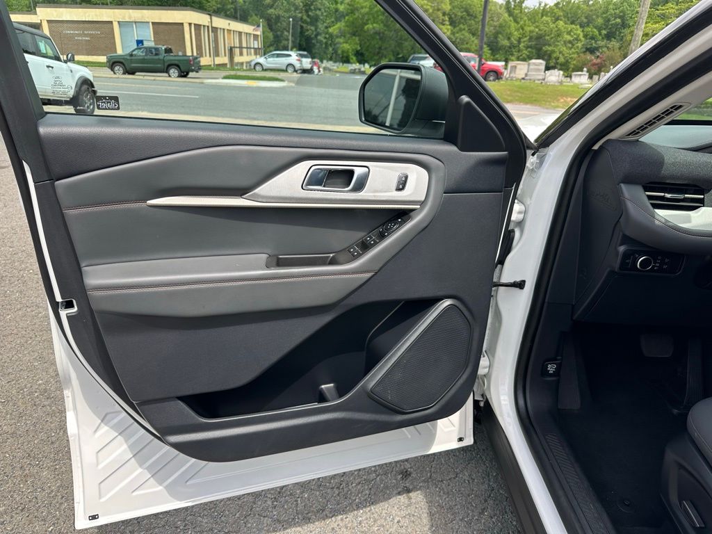 2025 Ford Explorer Active - Photo 15