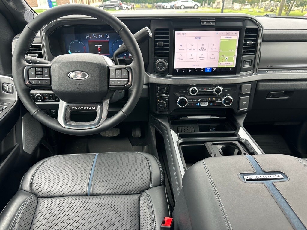 2025 Ford F-250 Platinum photo 4