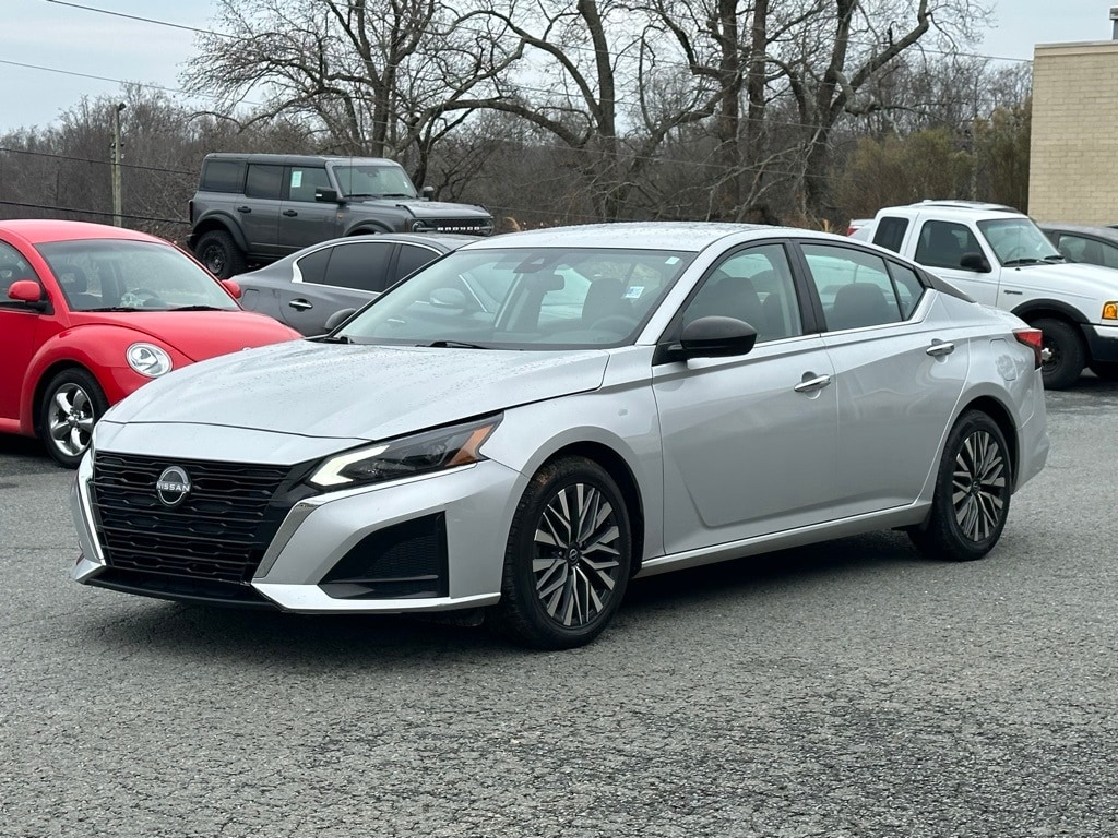 Used 2024 Nissan Altima 2.5 SV Sedan
