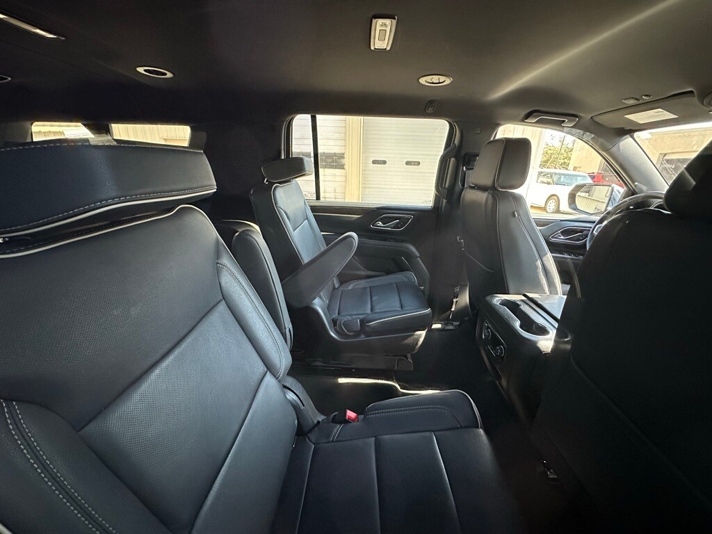 2023 Chevrolet Suburban Premier photo 2