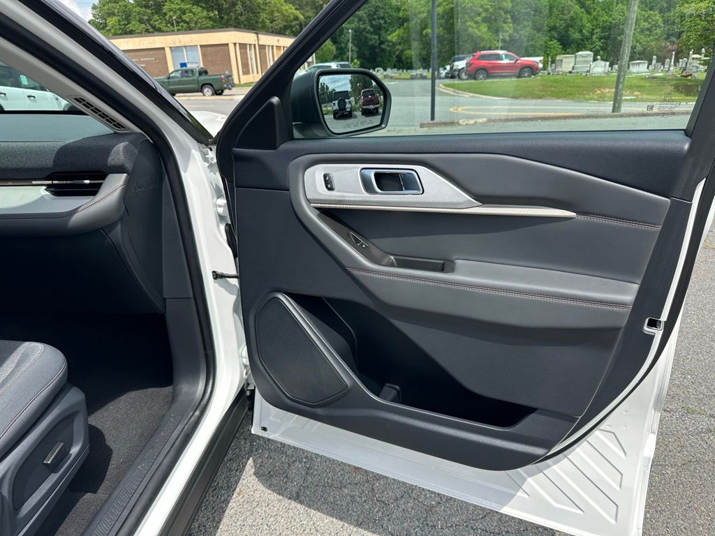 2025 Ford Explorer Active - Photo 19