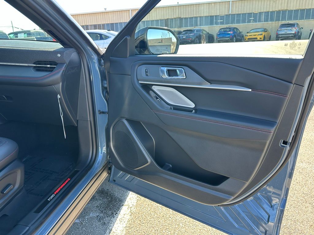 2026 Ford Explorer ST - Photo 15