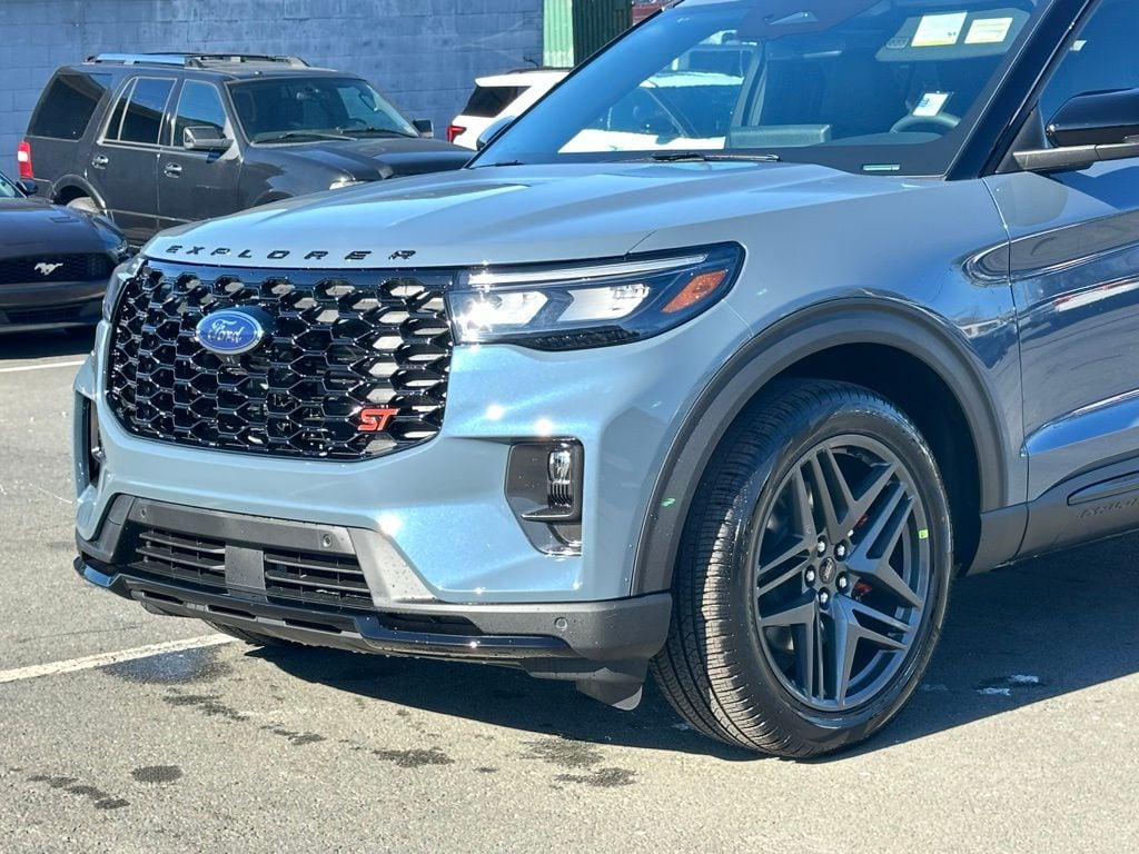 2026 Ford Explorer ST - Photo 32