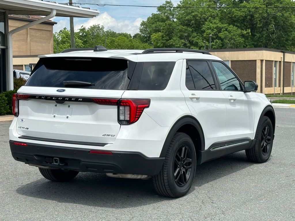 2025 Ford Explorer Active - Photo 9