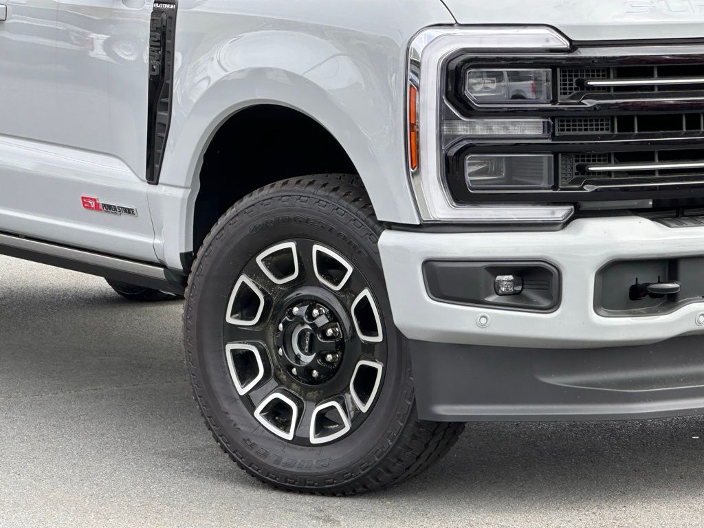 2026 Ford F-250 Super Duty Platinum - Photo 42