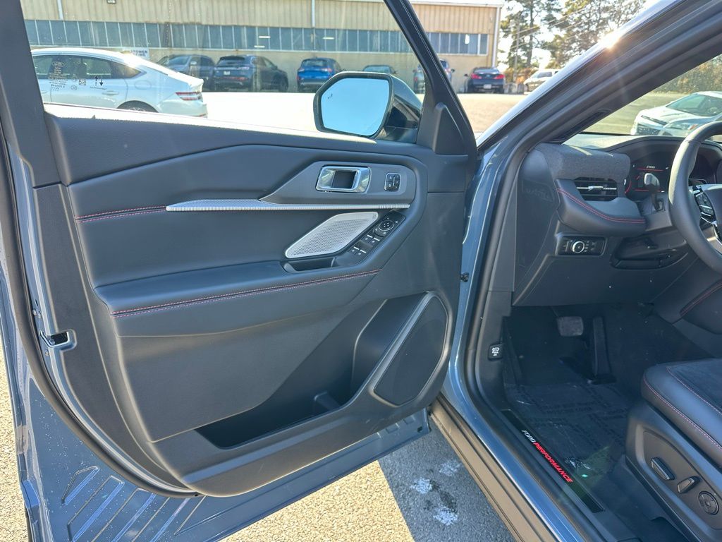 2026 Ford Explorer ST - Photo 12