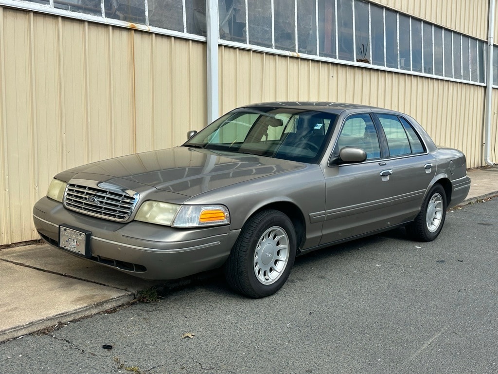 Used 2001 Ford Crown Victoria LX Sedan