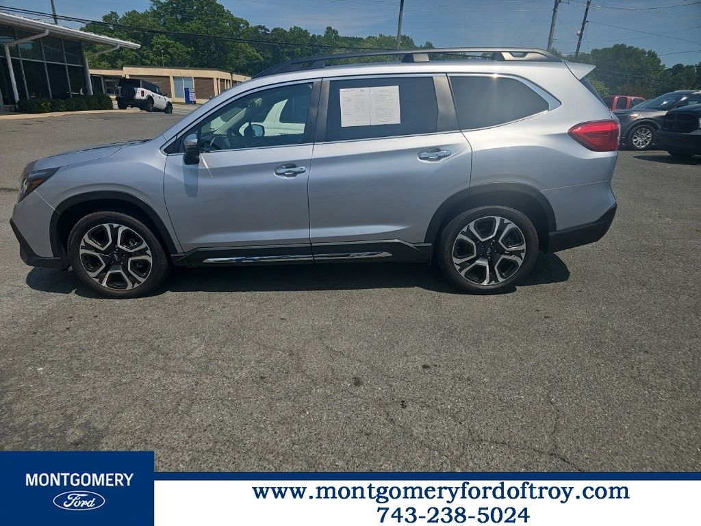 2023 Subaru Ascent Touring's photo