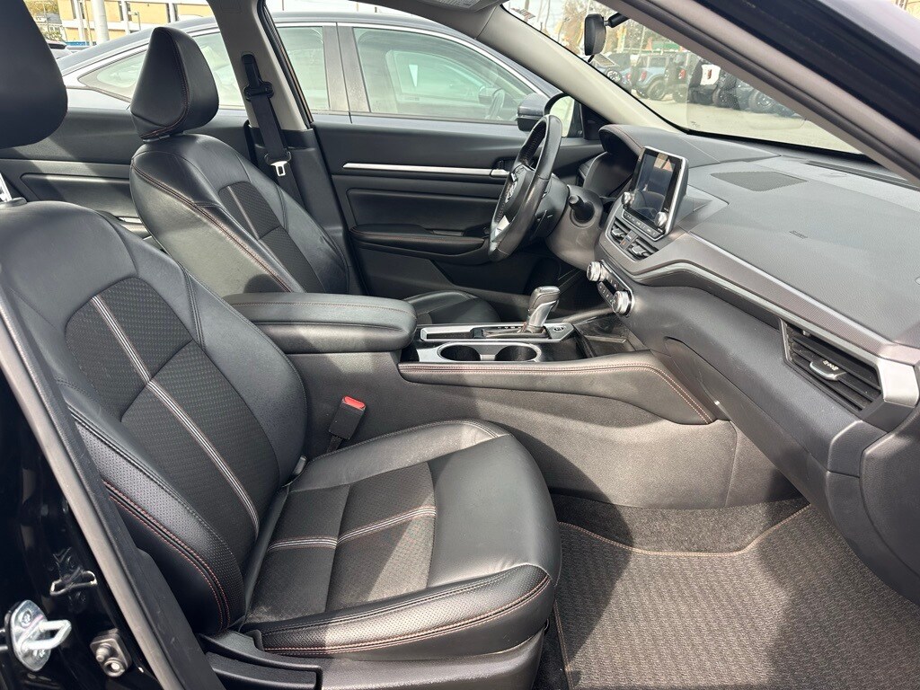 2024 Nissan Altima 2.5 SR photo 3