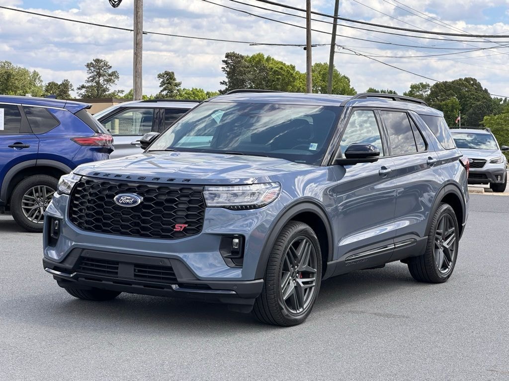 Used 2025 Ford Explorer ST SUV