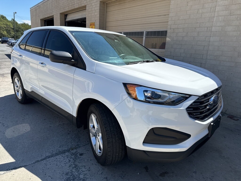 2021 Ford Edge SE photo 2