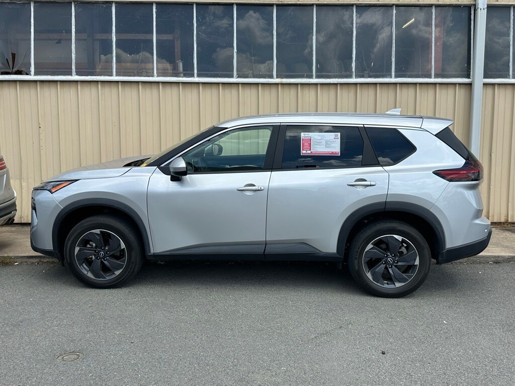 2024 Nissan Rogue SV photo 3