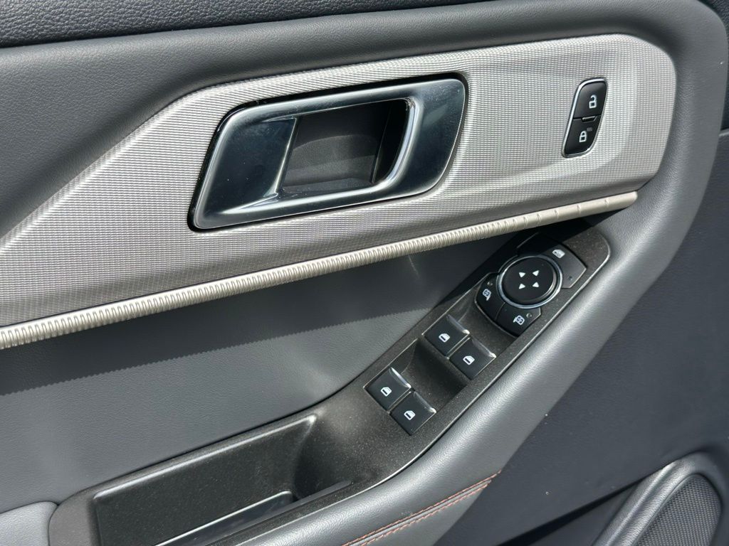 2025 Ford Explorer Active - Photo 16