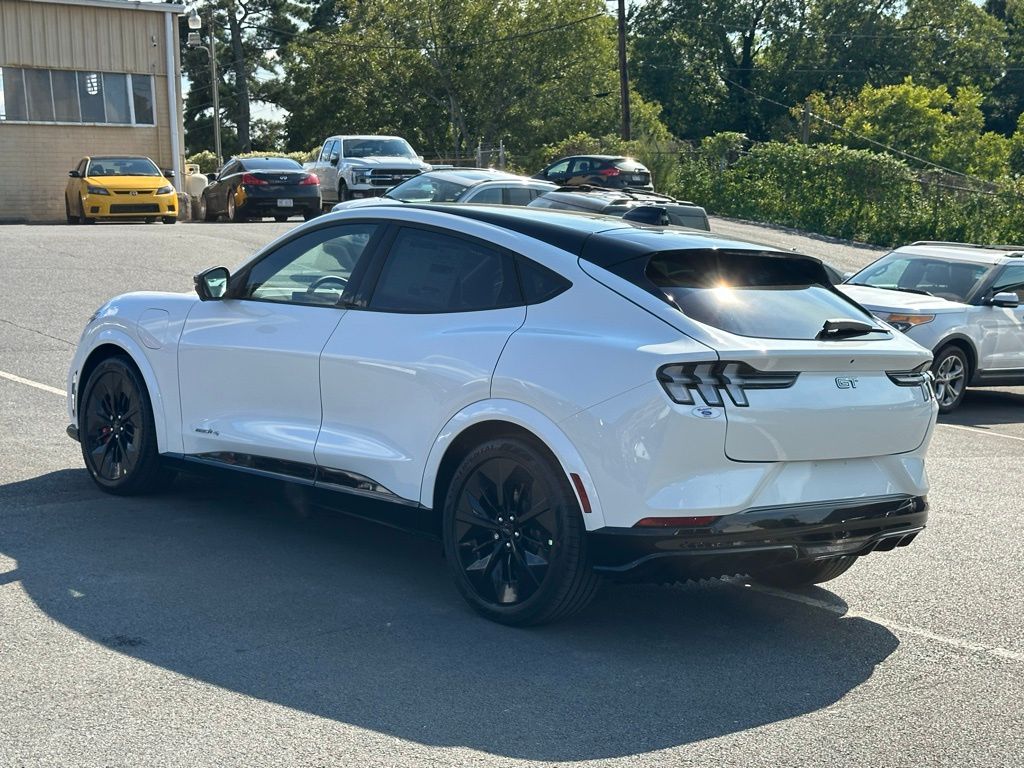 2025 Ford Mustang Mach-E GT - Photo 8
