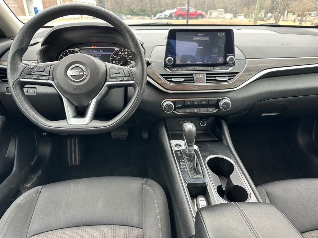 Used 2024 Nissan Altima 2.5 SV Sedan