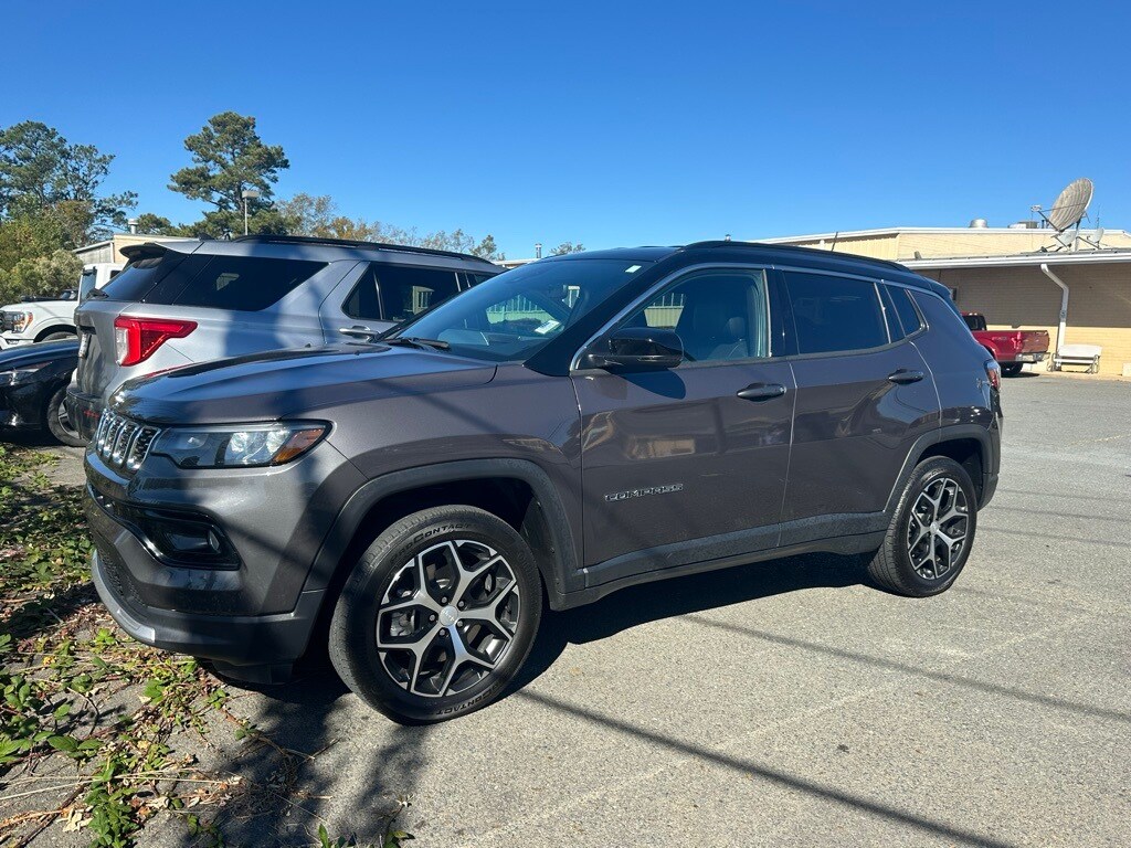 2024 Jeep Compass Limited photo 2