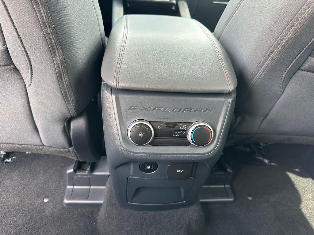 2025 Ford Explorer Active - Photo 25