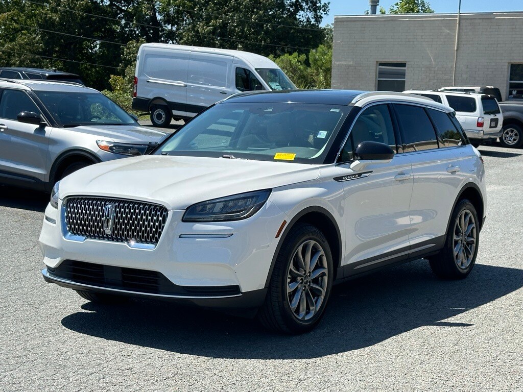 2021 Lincoln Corsair Standard photo 2