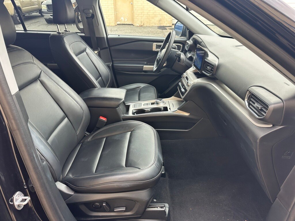 2024 Ford Explorer XLT photo 3