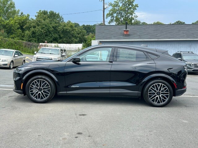 2025 Ford Mustang Mach-E Premium photo 3