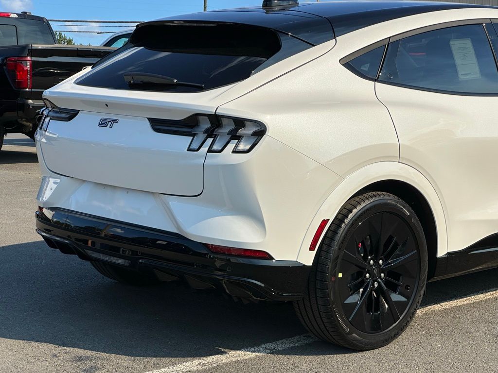2025 Ford Mustang Mach-E GT - Photo 37