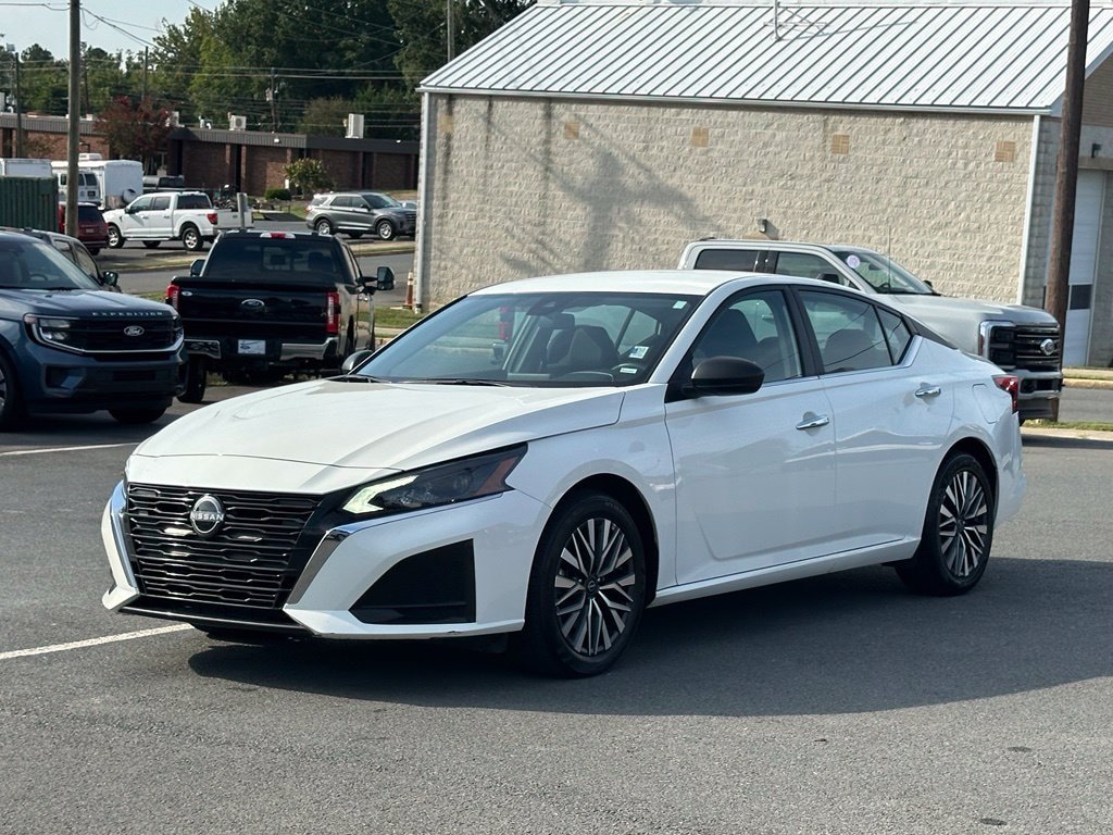 Used 2025 Nissan Altima SV Sedan