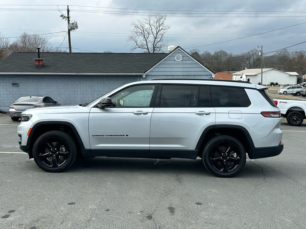Used 2023 Jeep Grand Cherokee L Laredo SUV